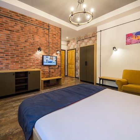 Self Check-In Apartments Near Landscape Alley Kiev Exterior foto